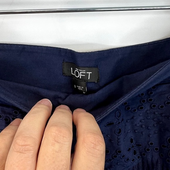 Ann Taylor Loft Navy Eyelet Fully Lined Flat Front Shorts Scalloped Hem SZ 8 - Picture 6 of 7